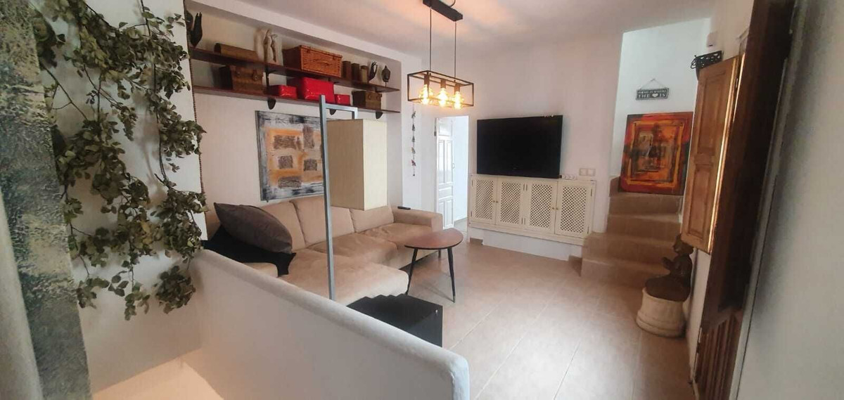 3 Bedroom Townhouse in Guaro - Photo 17