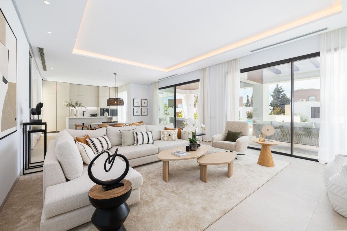 4 Bedroom Villa in Marbella - Photo 4