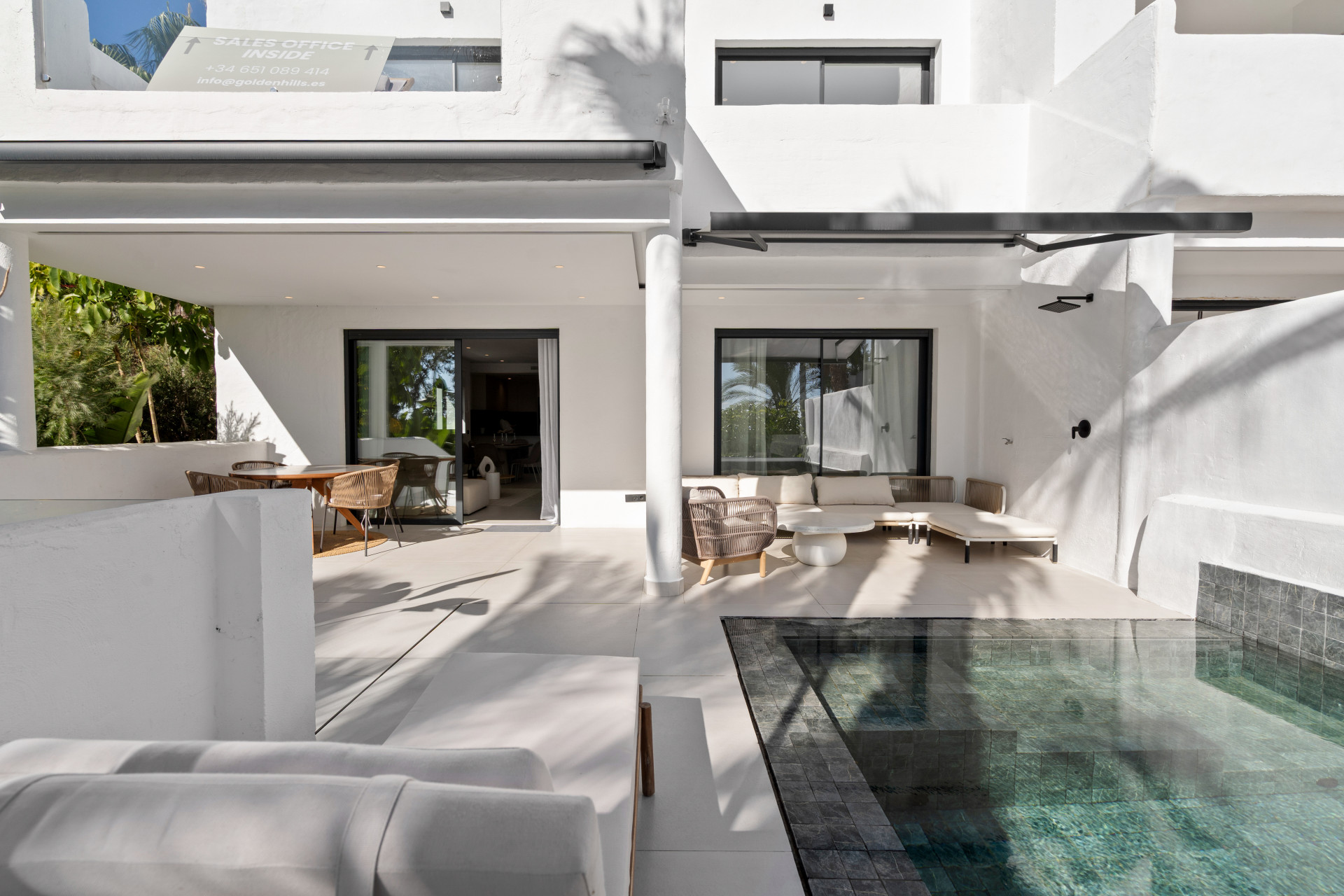 4 Bedroom Townhouse in Estepona - Photo 2