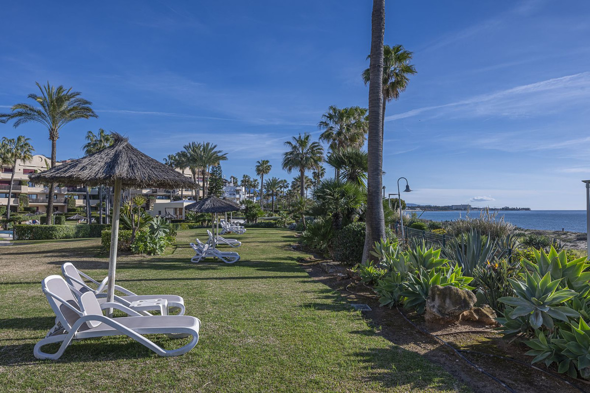 2 Bedroom Apartment in Estepona - Photo 33