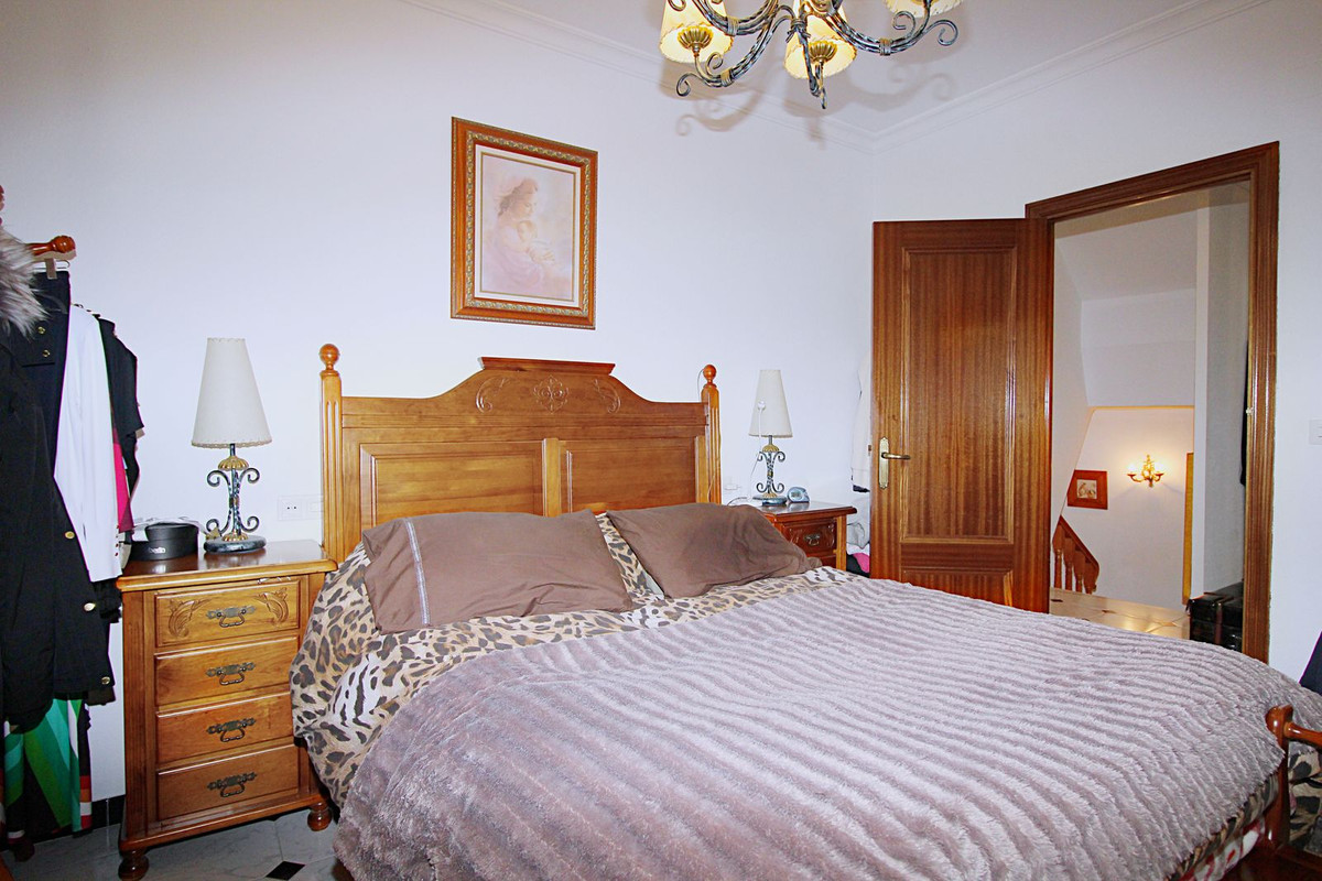 4 Bedroom Townhouse in Coín - Foto 8