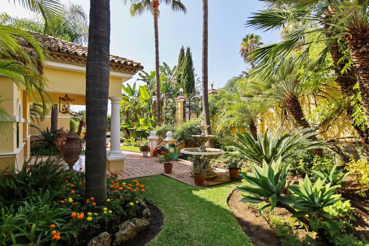 5 Bedroom Villa in Estepona - Photo 41