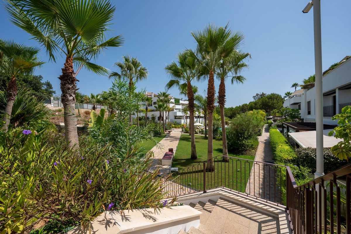 2 Bedroom Apartment in Marbella - Photo 40