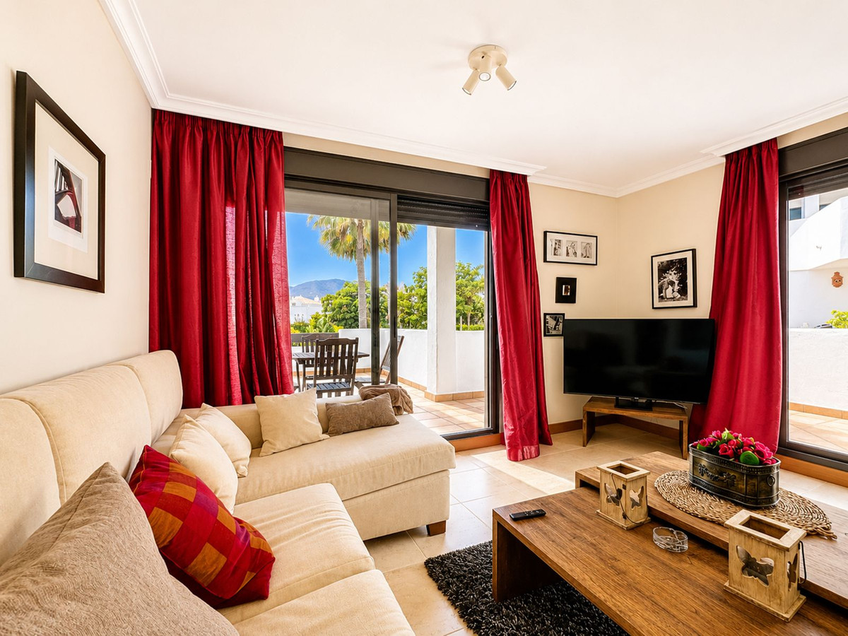 2 Bedroom Apartment in Estepona - Photo 5