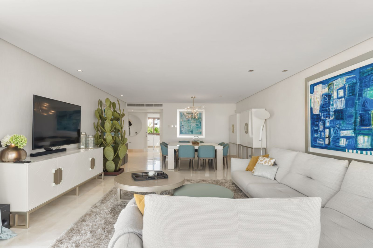3 Bedroom Apartment in Estepona - Photo 22