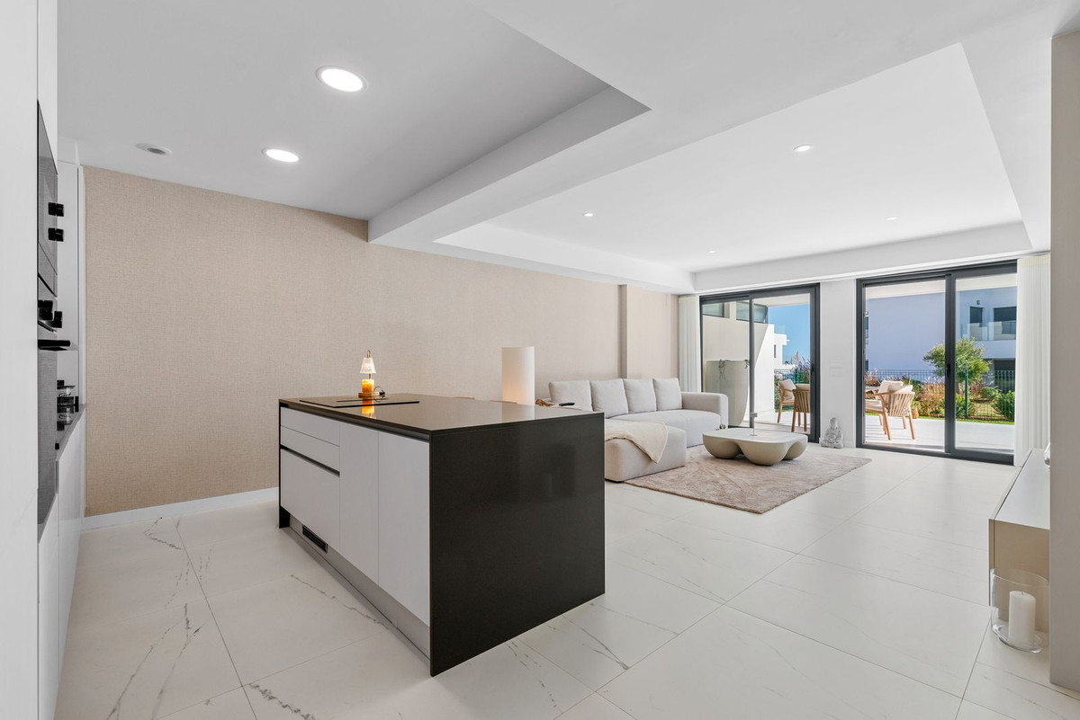 2 Bedroom Apartment in Casares - Photo 3