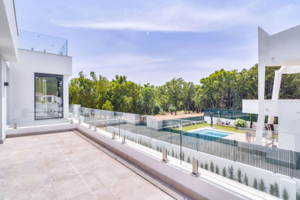 6 Bedroom Villa in Marbella - Photo 18