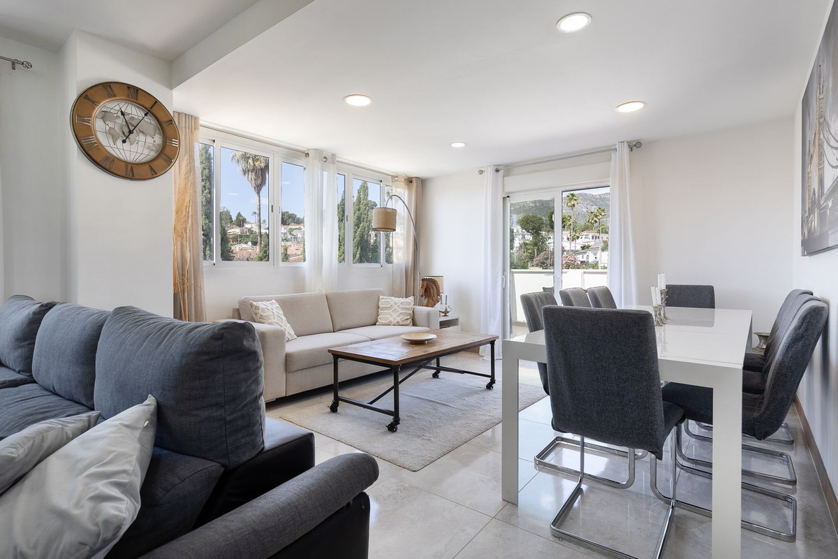 2 Bedroom Apartment in Torremolinos - Photo 6