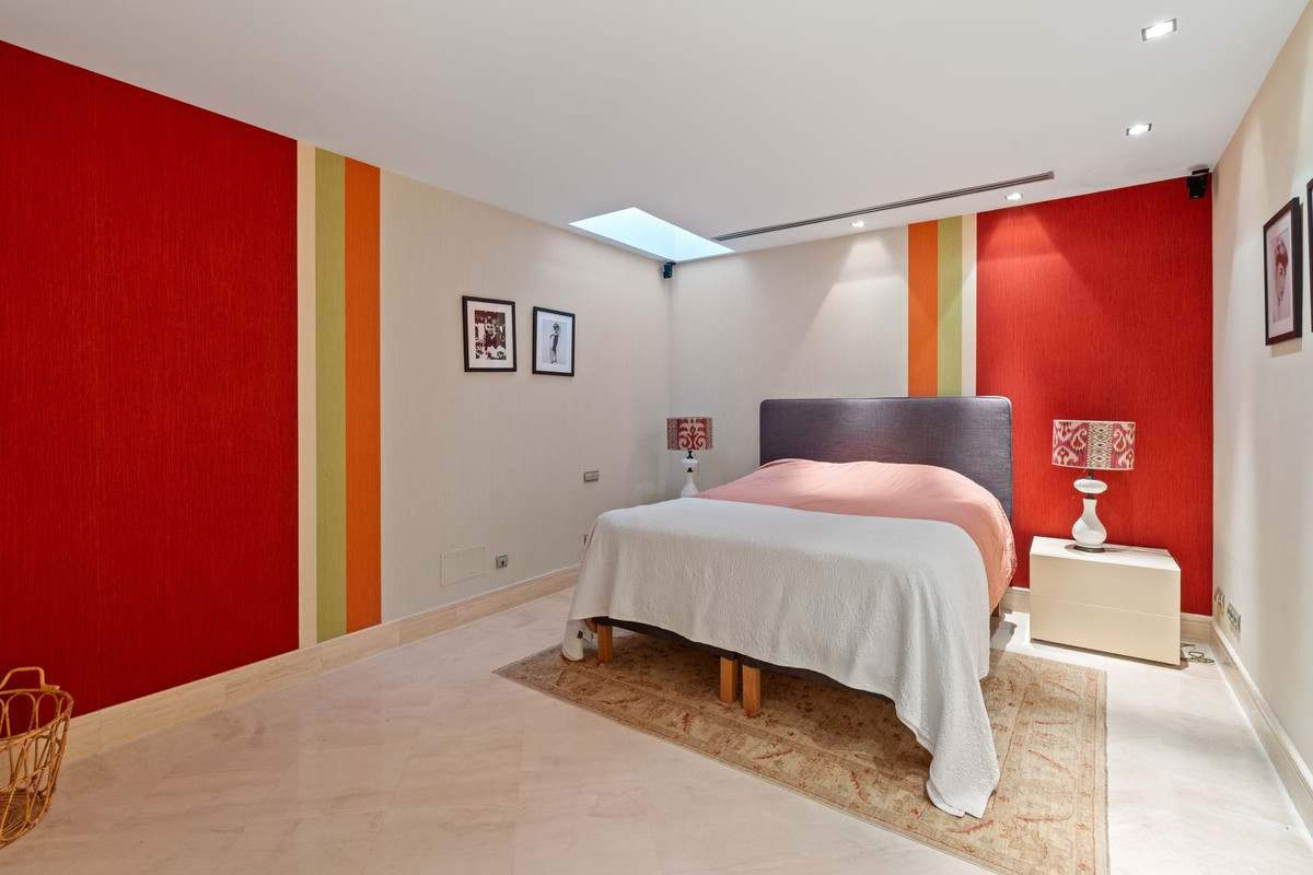 4 Bedroom Townhouse in Marbella - Photo 22