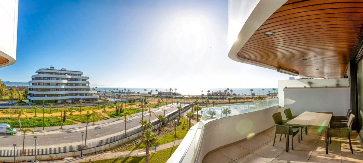 2 Bedroom Apartment in Torremolinos - Photo 3