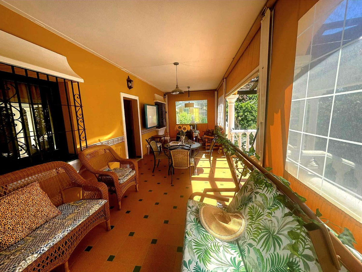 4 Bedroom Villa in Marbella - Photo 7