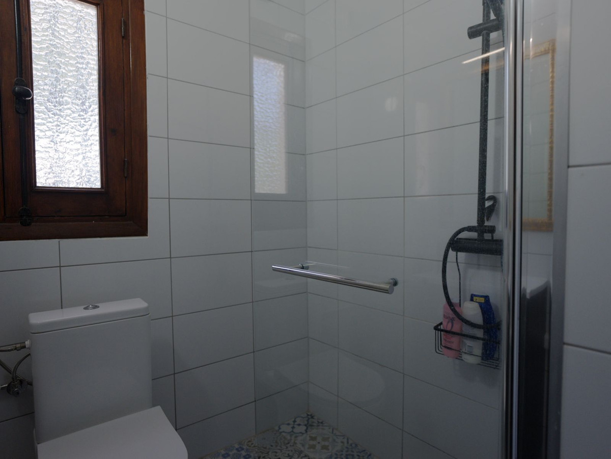 5 Bedroom Villa in Fuengirola - Photo 39