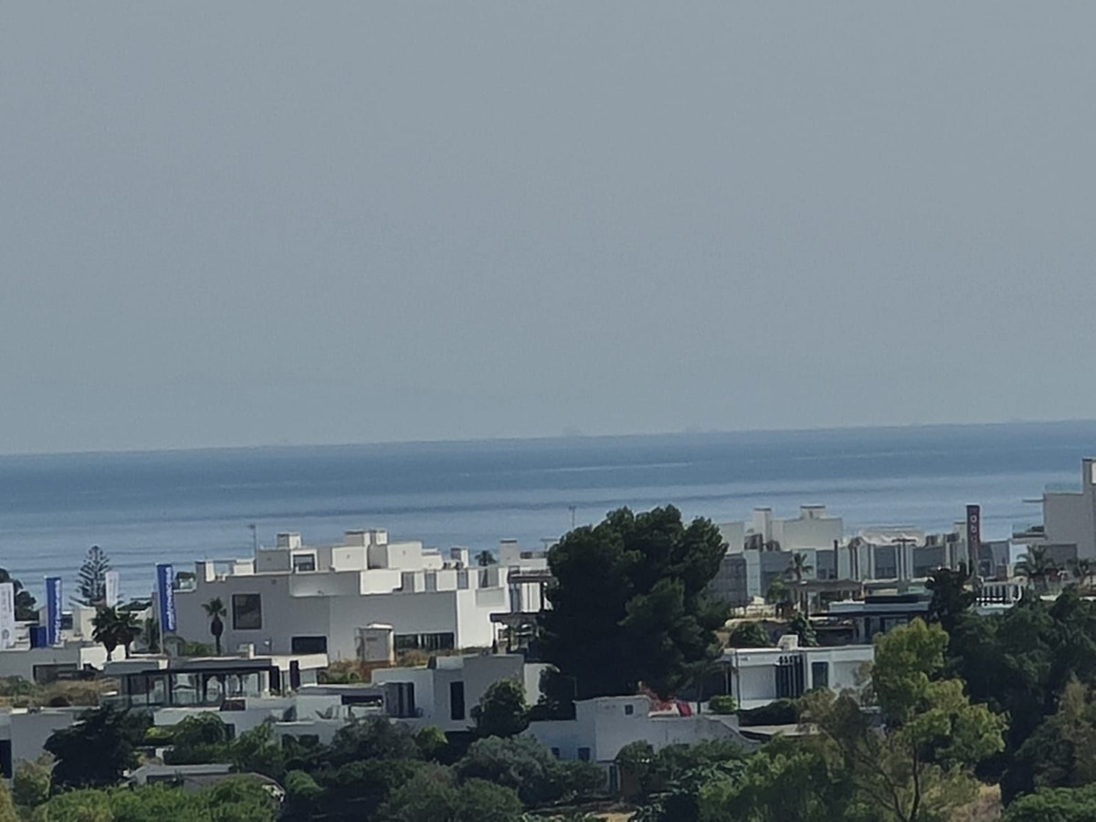 3 Bedroom Penthouse in Benahavís - Photo 8