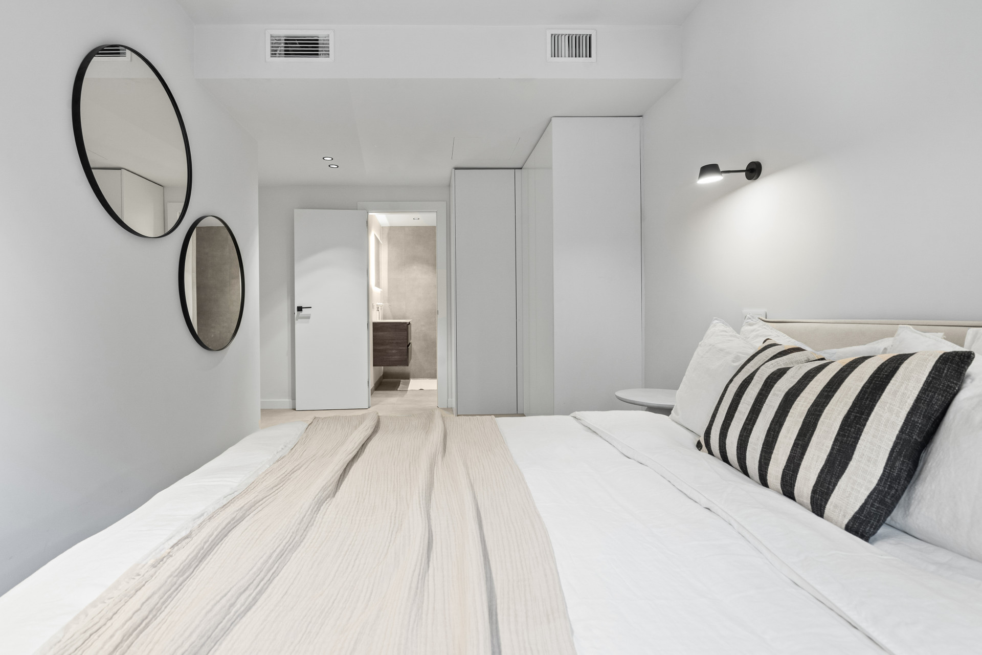 2 Bedroom Apartment in Estepona - Photo 25