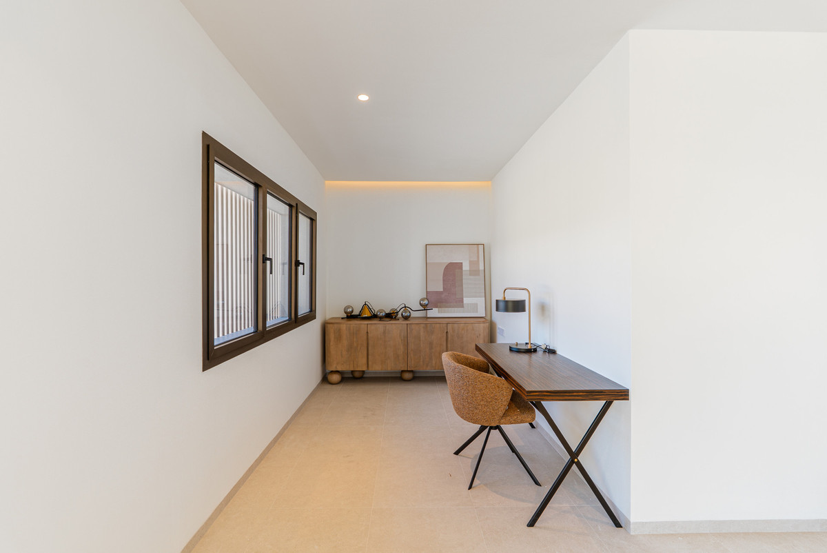 4 Bedroom Apartment in Benahavís - Photo 17