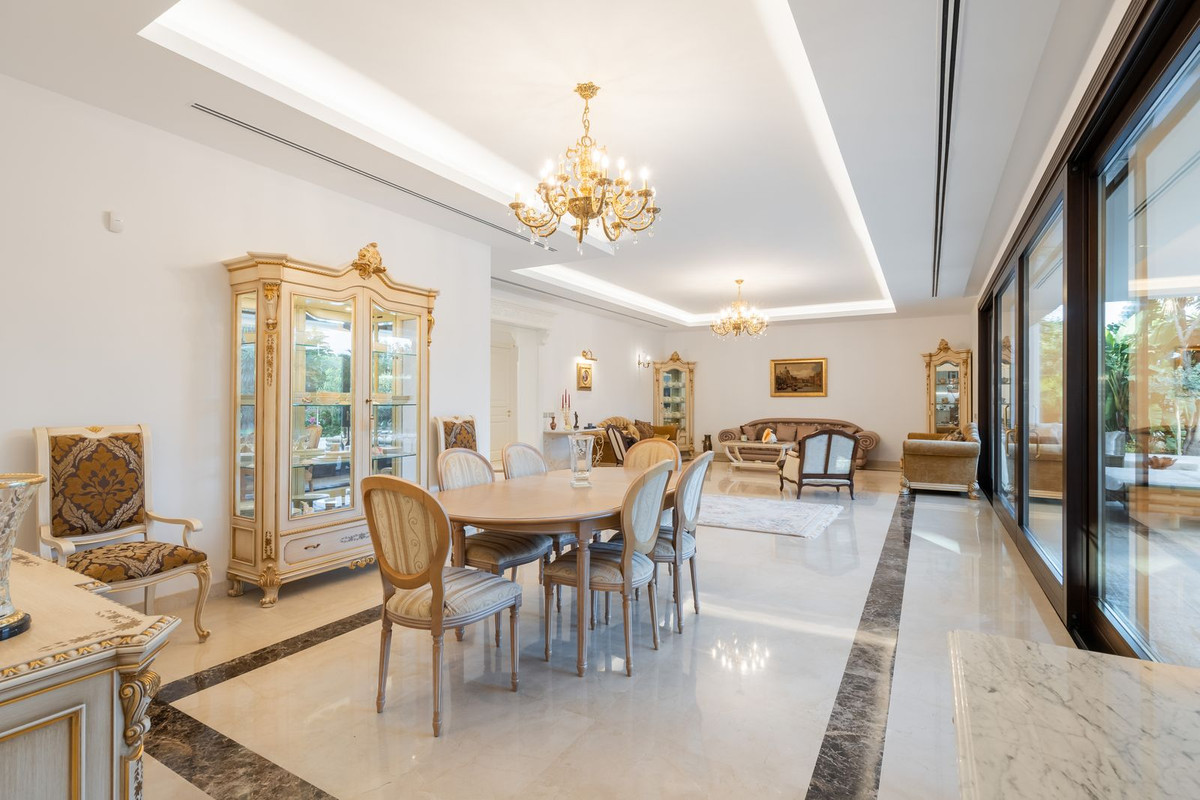 7 Bedroom Villa in San Pedro de Alcántara - Photo 4