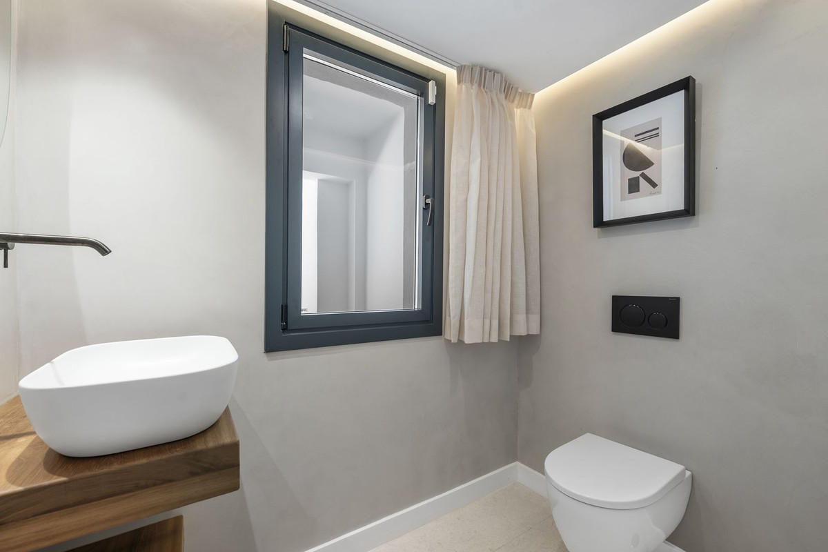 4 Bedroom Townhouse in Marbella - Photo 25