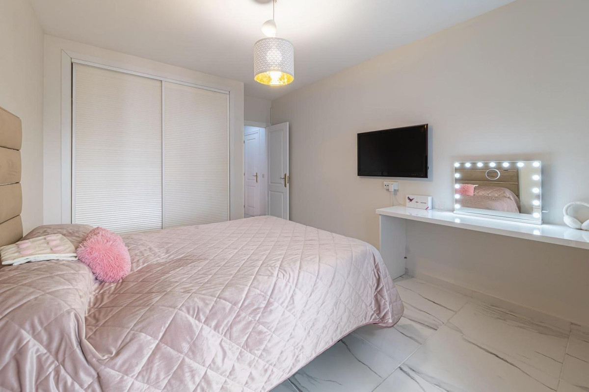 3 Bedroom Apartment in Marbella - Photo 20