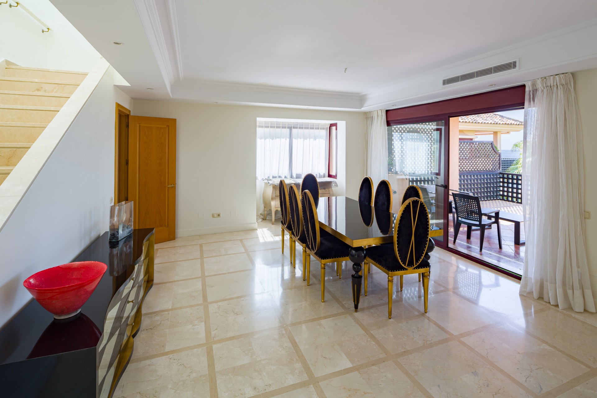 3 Bedroom Penthouse in Estepona - Photo 9