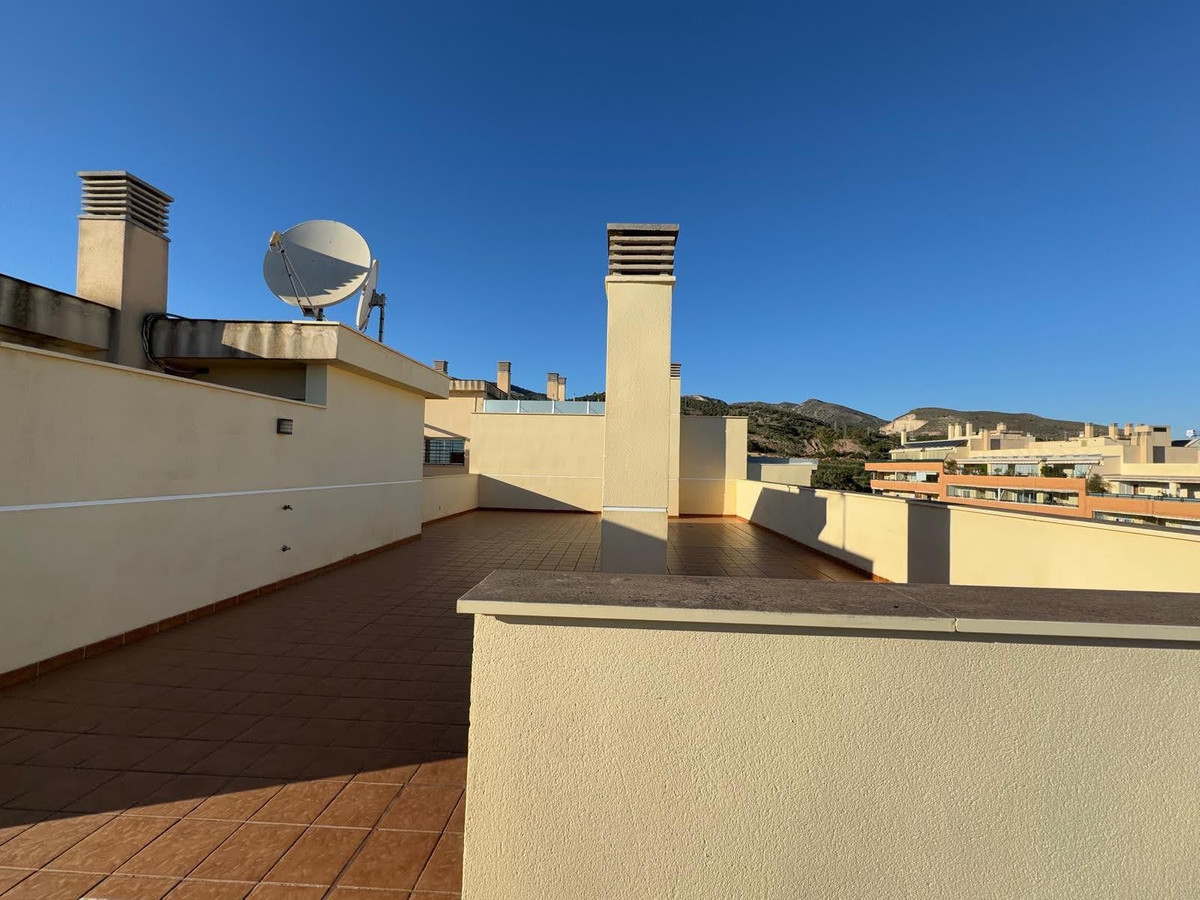 4 Bedroom Penthouse in Torremolinos - Photo 33