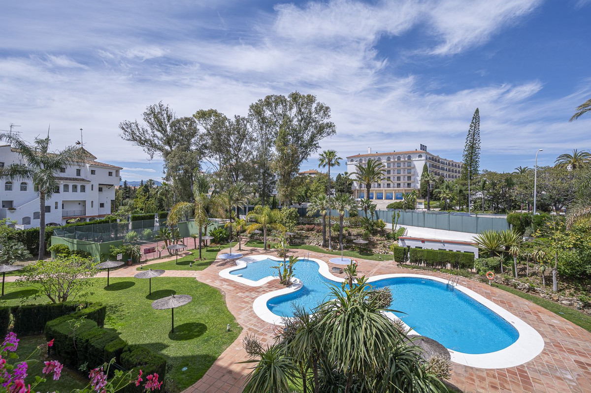 2 Bedroom Apartment in Marbella - Photo 24