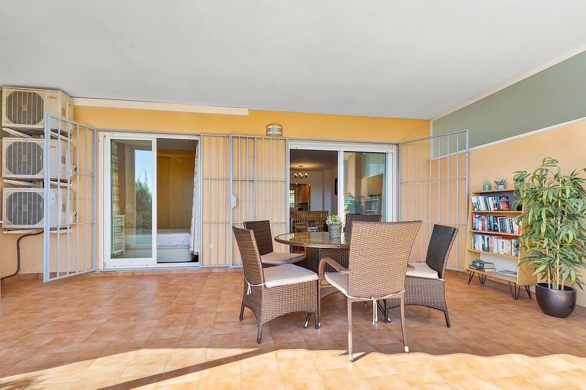 2 Bedroom Apartment in Fuengirola - Photo 3