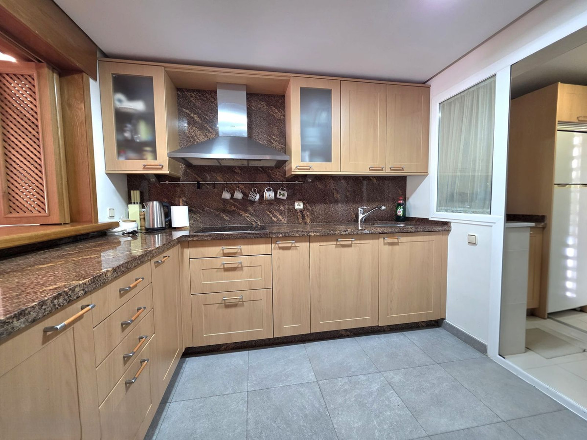 3 Bedroom Townhouse in Estepona - Photo 9