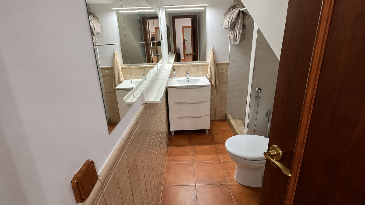 6 Bedroom Villa in Alhaurín de la Torre - Photo 19