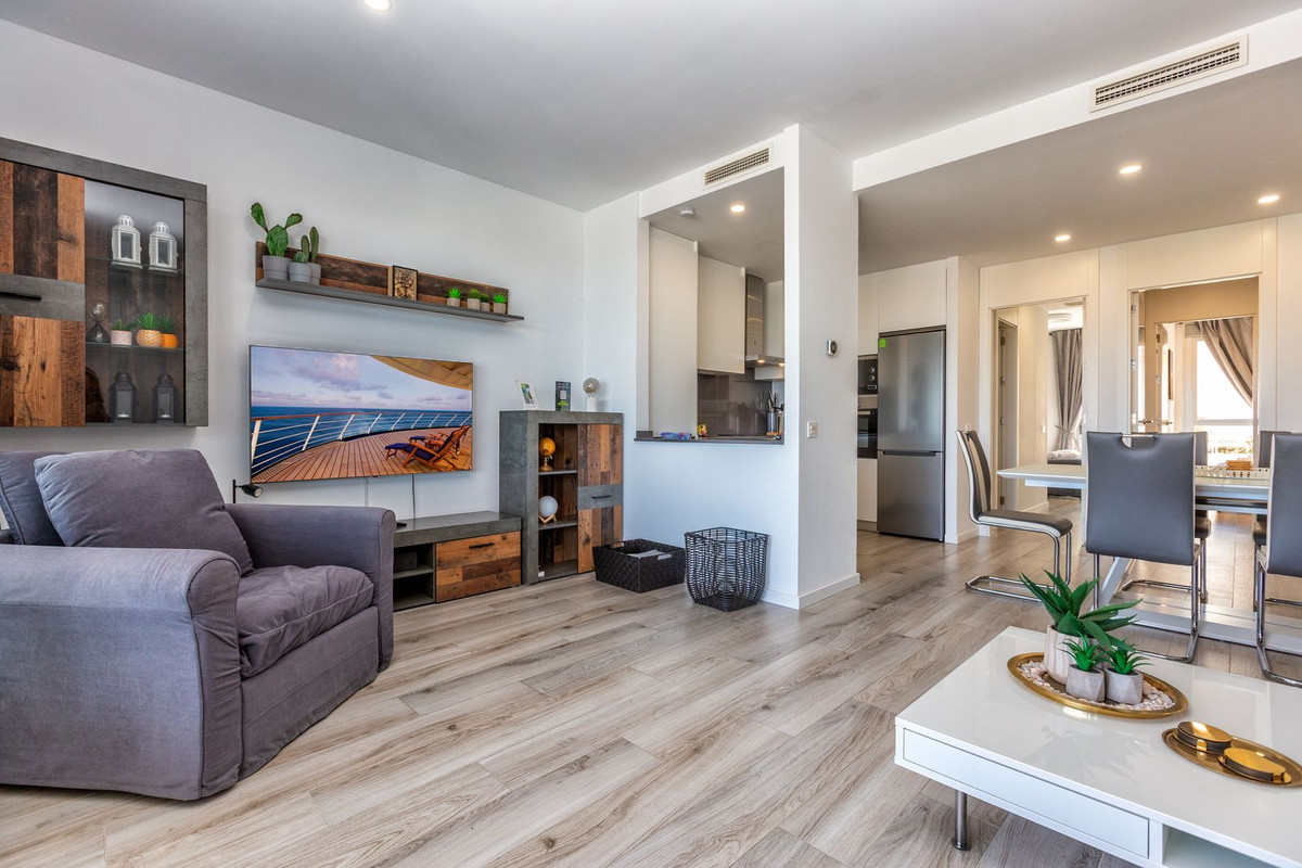 2 Bedroom Apartment in Estepona - Photo 5
