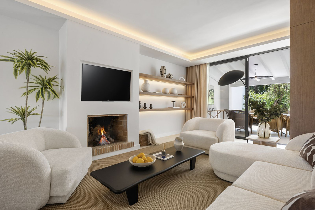 4 Bedroom Townhouse in Marbella - Photo 5