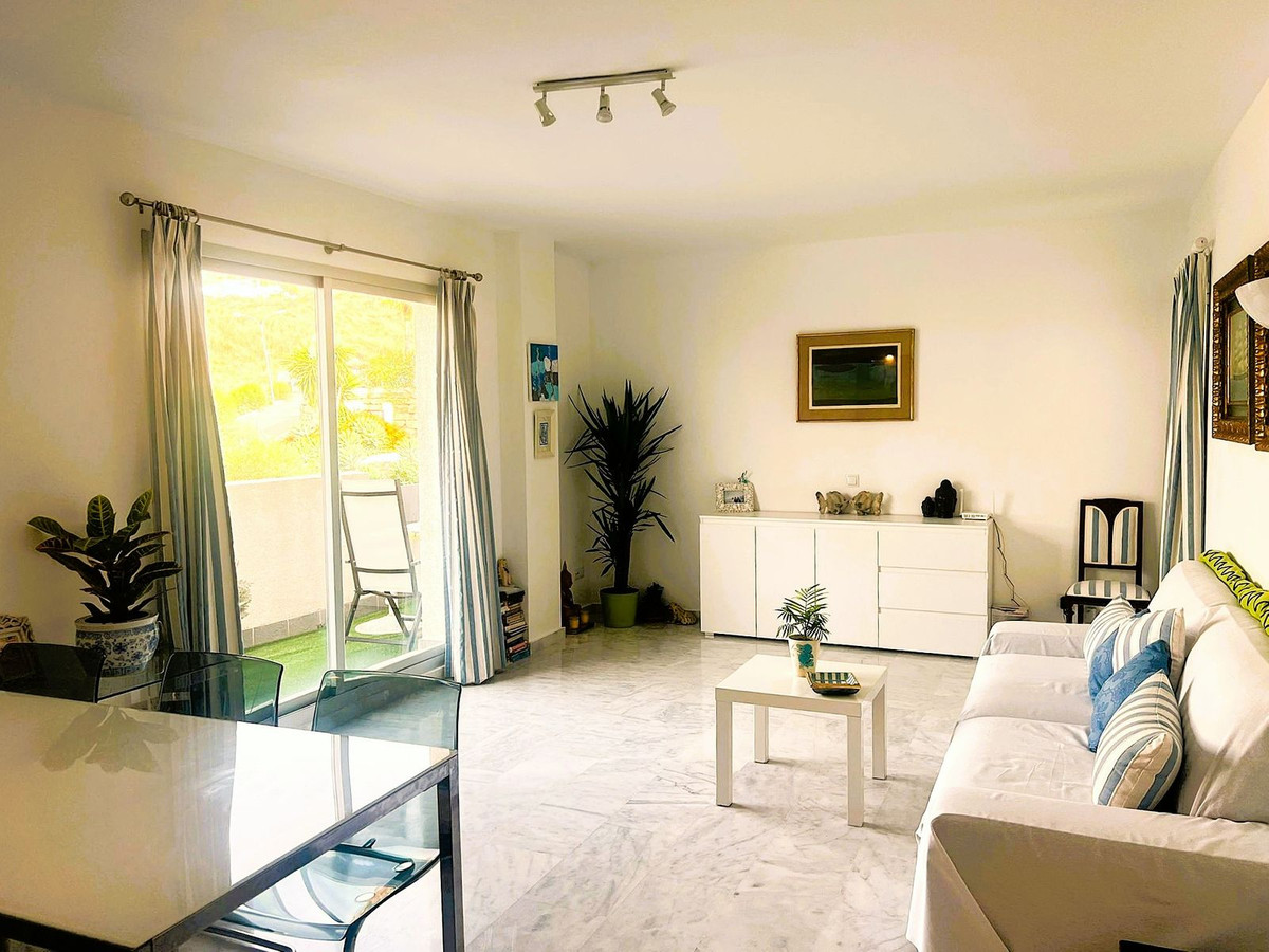 2 Bedroom Apartment in Mijas - Photo 5