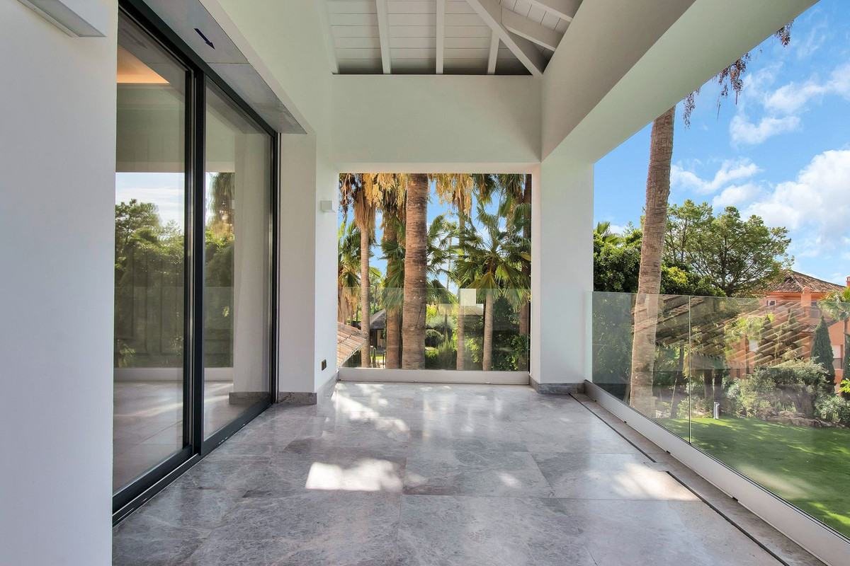 6 Bedroom Villa in Marbella - Фото 9