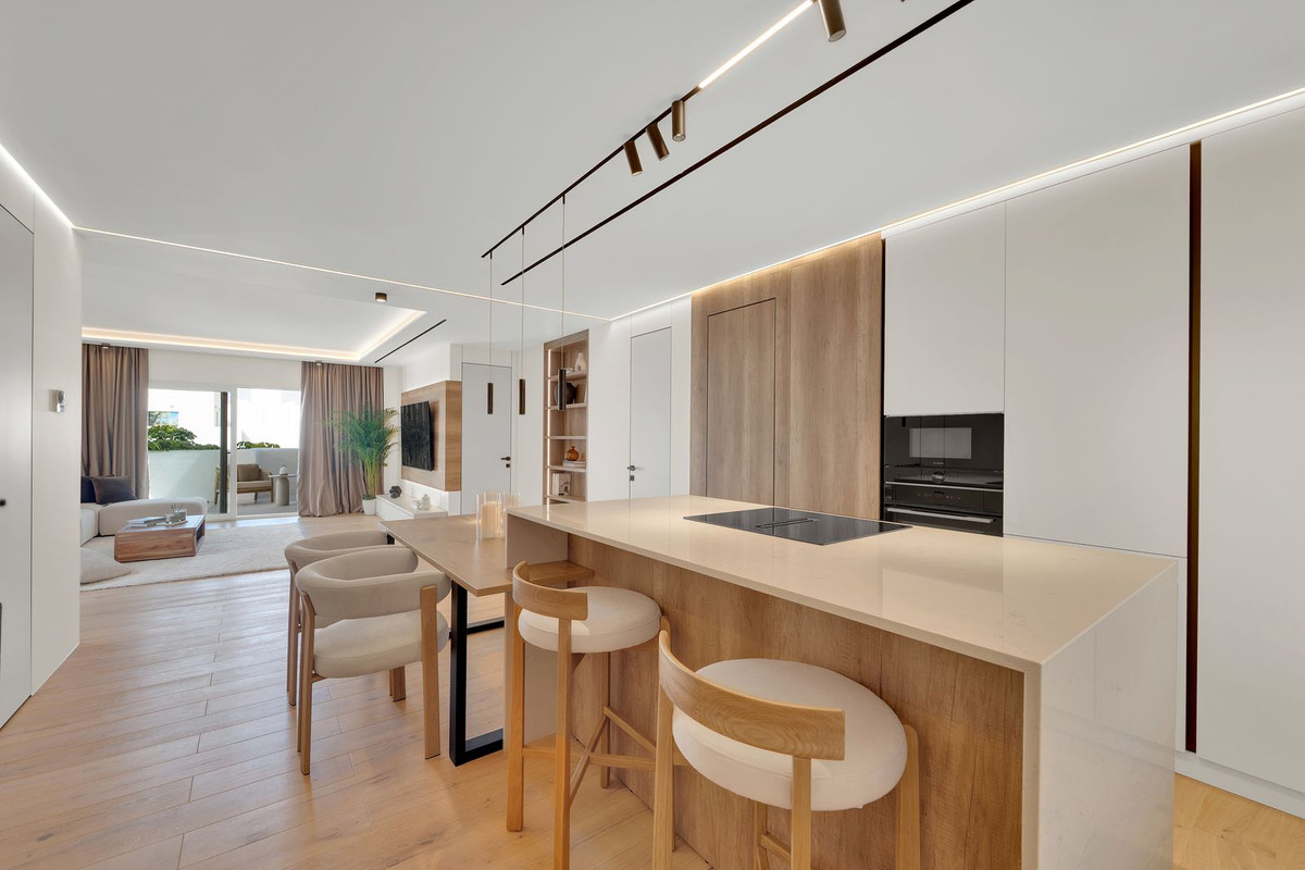 3 Bedroom Apartment in Marbella - Photo 3