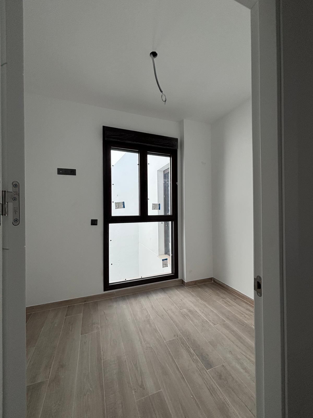 3 Bedroom Penthouse in Fuengirola - Photo 8