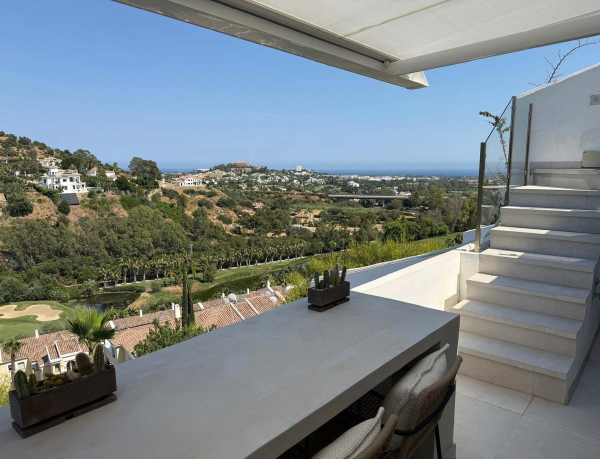 2 Bedroom Penthouse in Benahavís - Photo 9