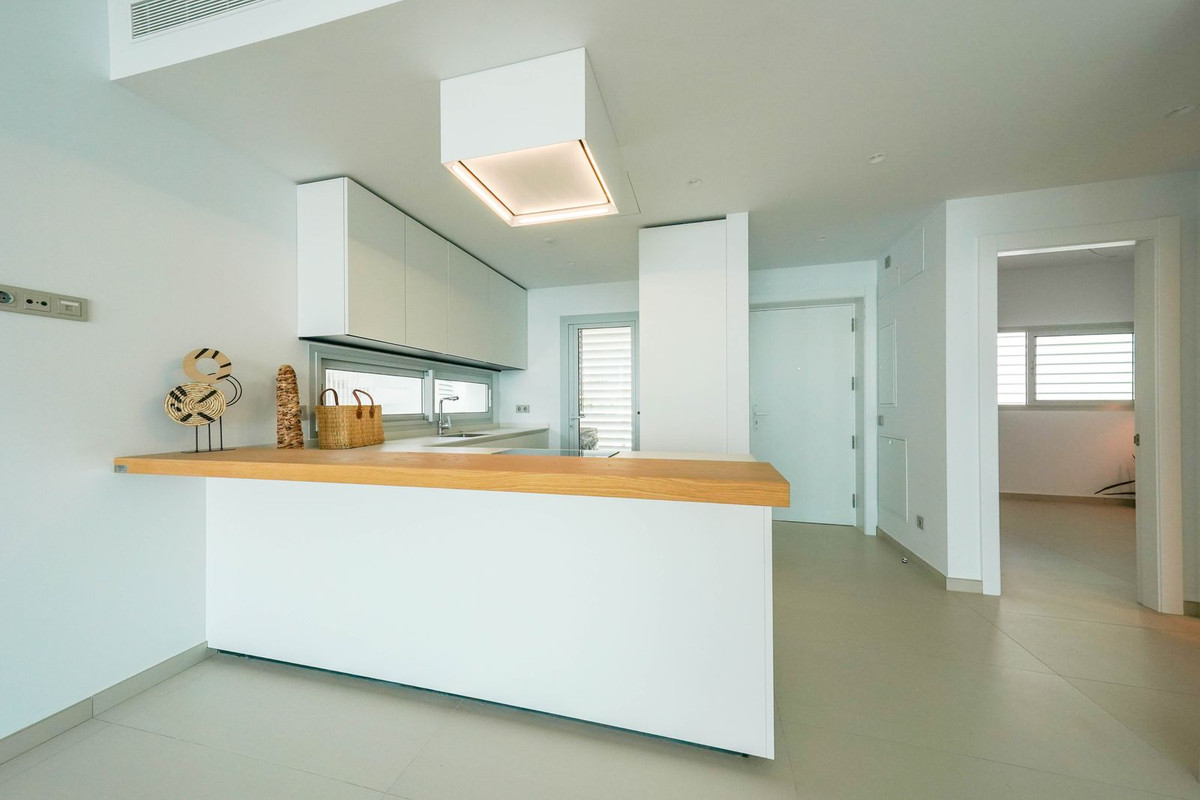2 Bedroom Penthouse in Fuengirola - Photo 7
