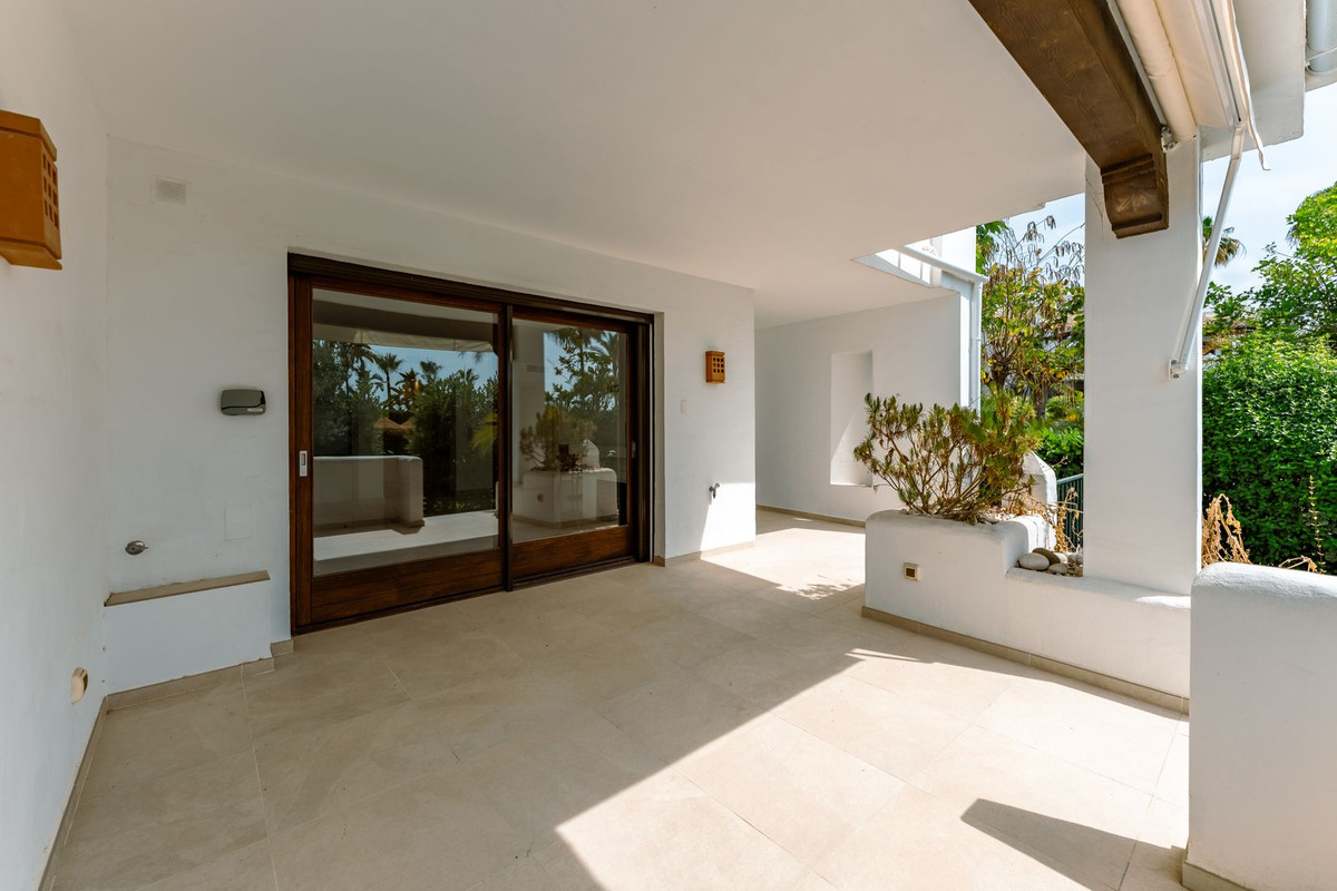 3 Bedroom Townhouse in Estepona - Photo 3