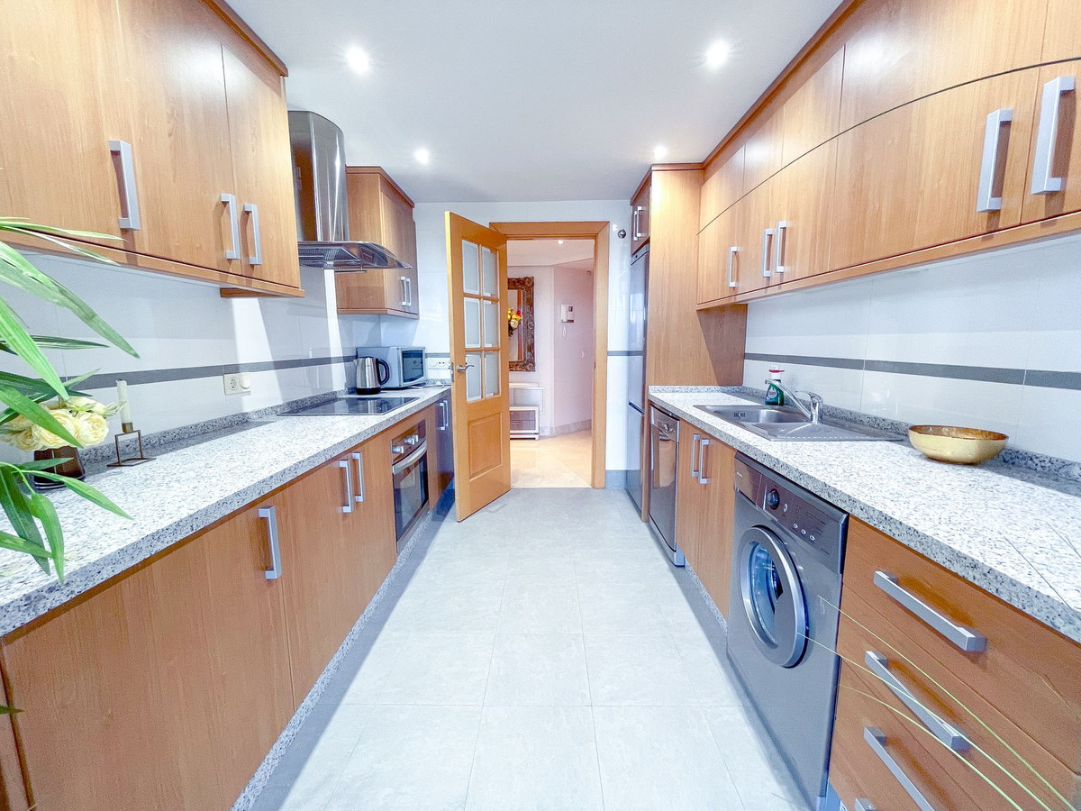3 Bedroom Apartment in San Pedro de Alcántara - Photo 12