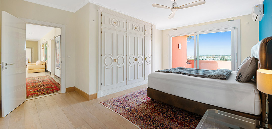 8 Bedroom Villa in Estepona - Photo 12
