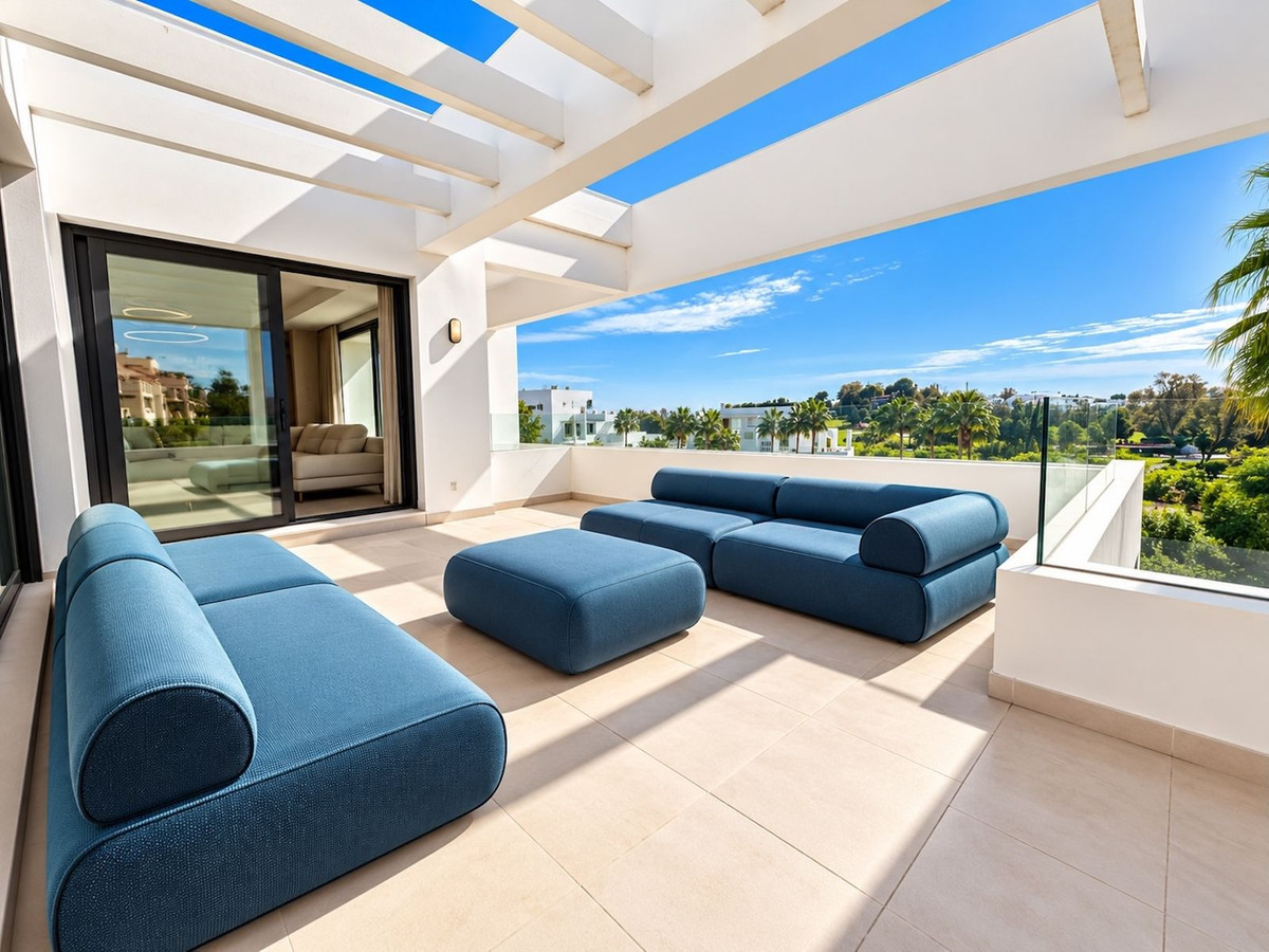 3 Bedroom Penthouse in Benahavís - Photo 5