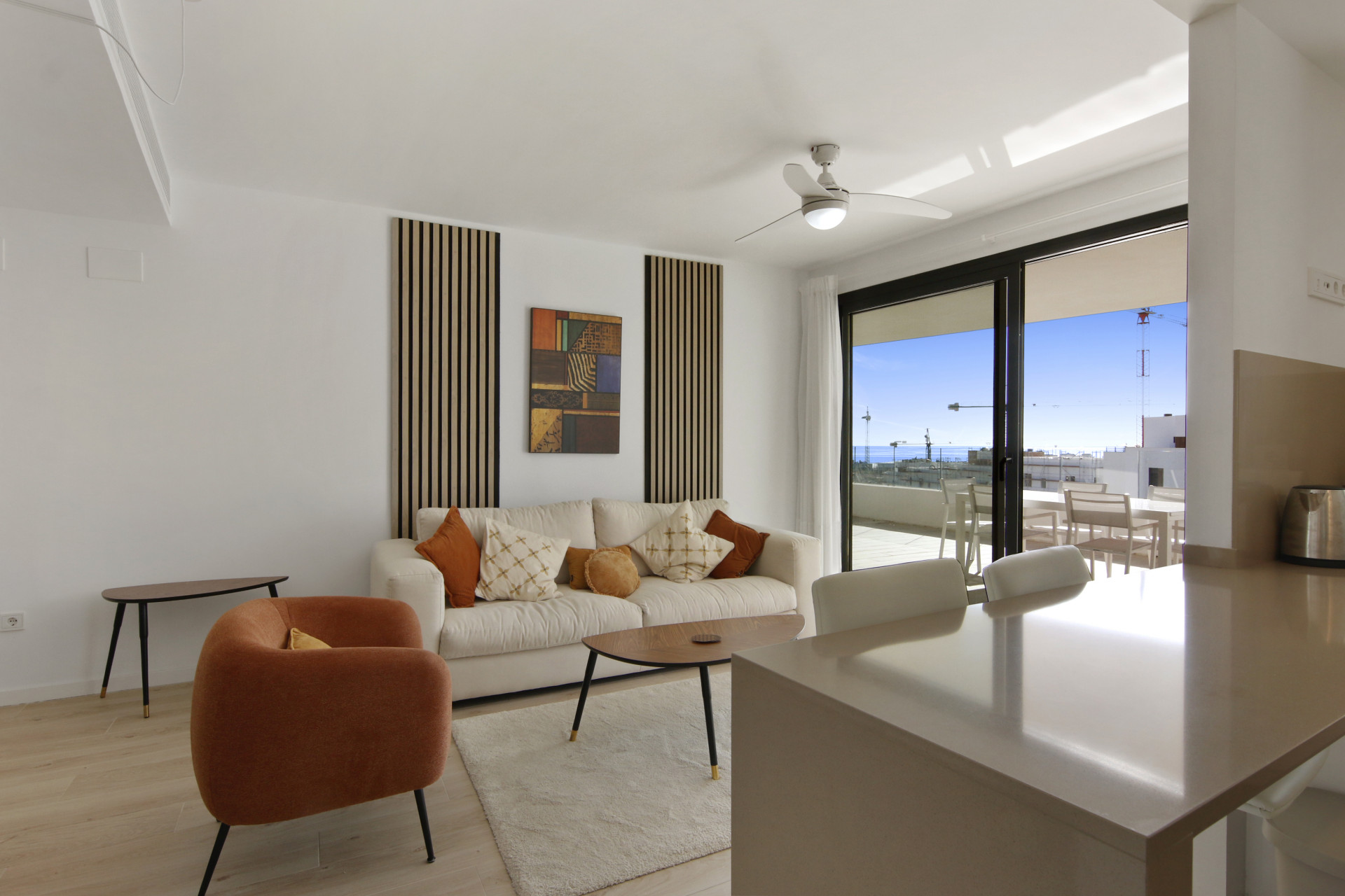 3 Bedroom Apartment in Estepona - Photo 2