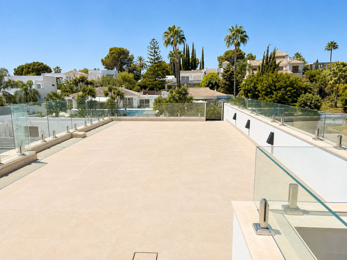 5 Bedroom Villa in Estepona - Photo 23