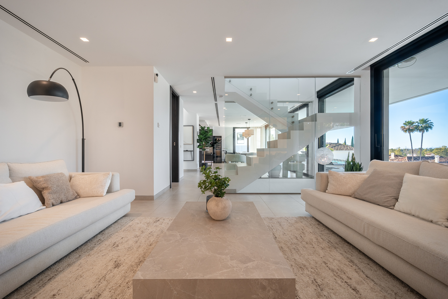 5 Bedroom Villa in Marbella - Photo 4