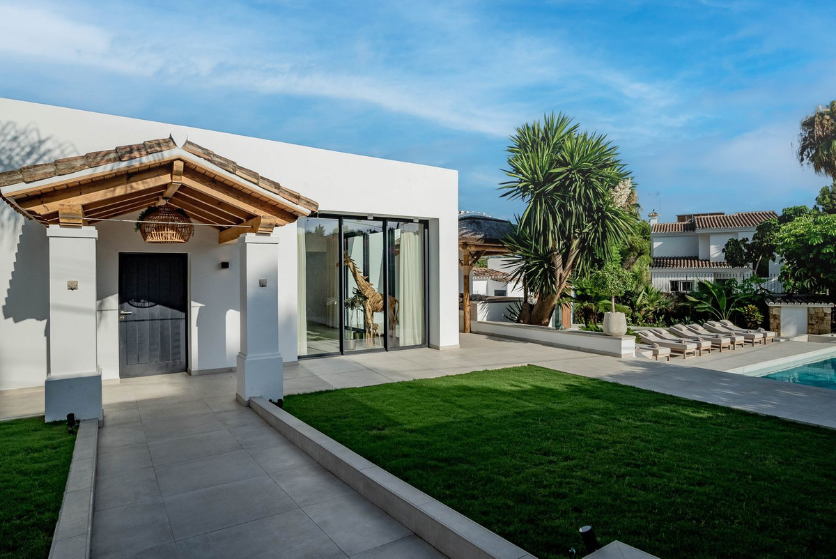 6 Bedroom Villa in Marbella - Photo 37