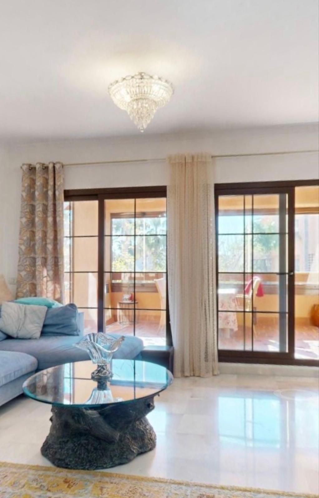 4 Bedroom Apartment in Estepona - Photo 3