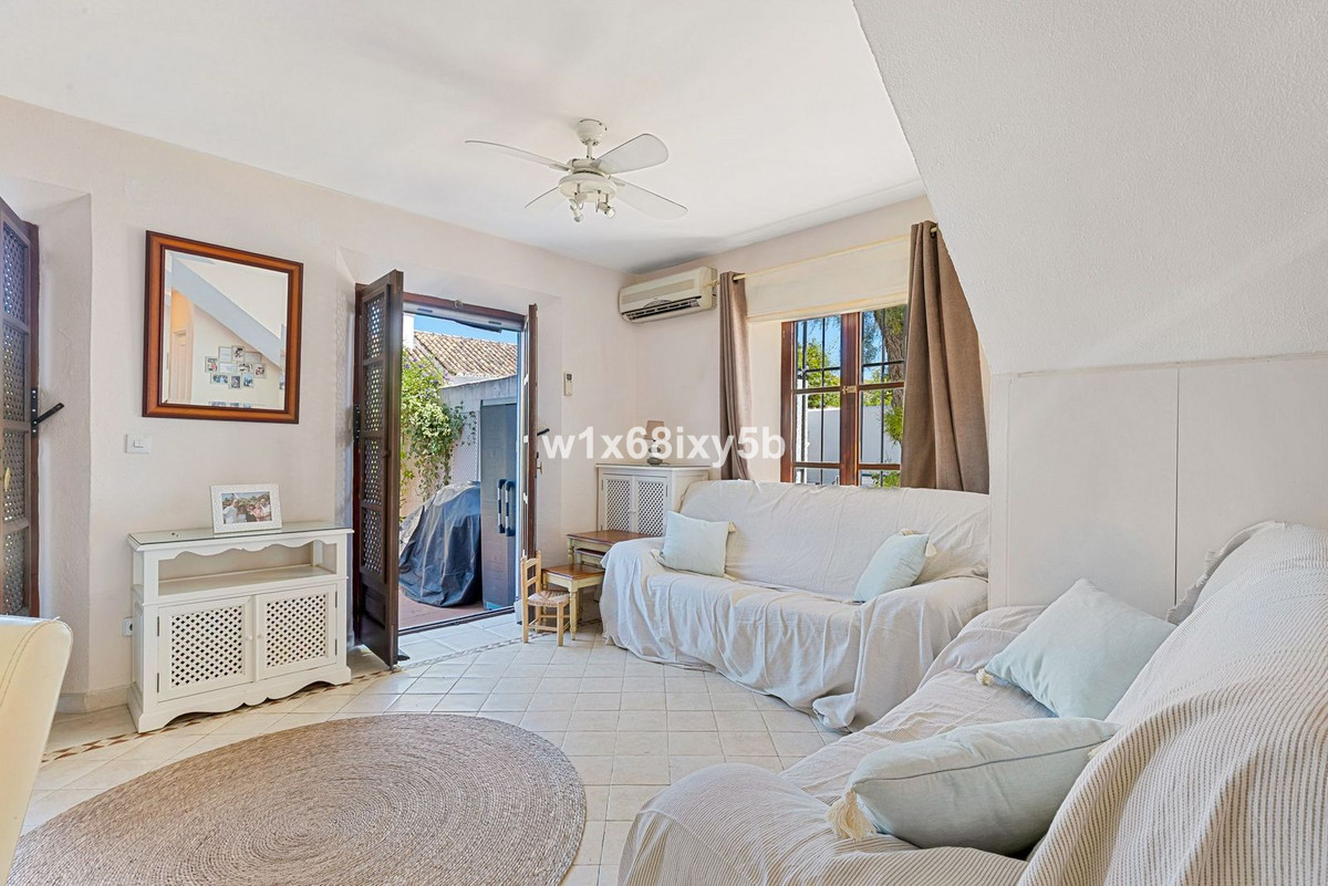 2 Bedroom Townhouse in Marbella - Photo 4