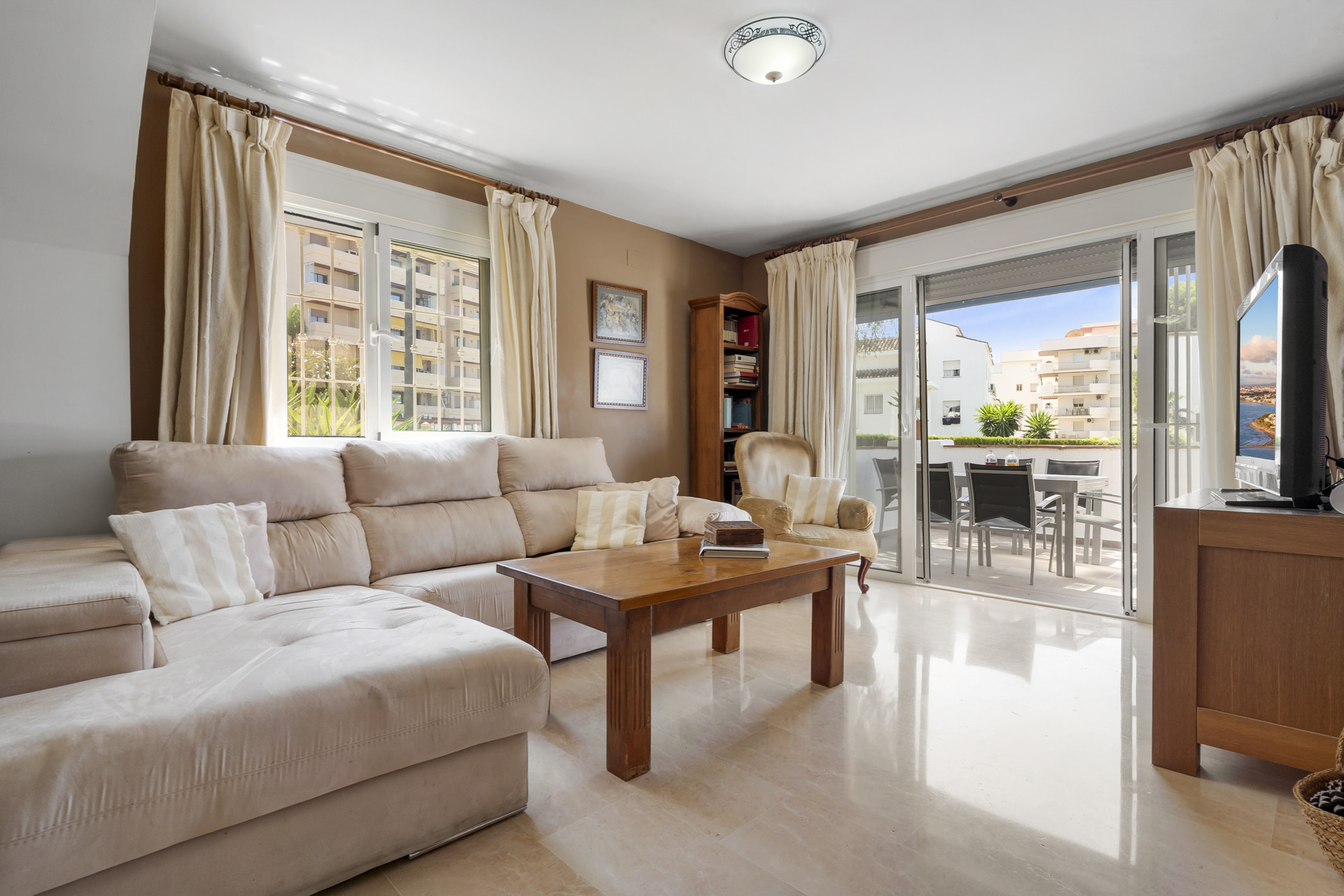3 Bedroom Apartment in Marbella - Photo 3
