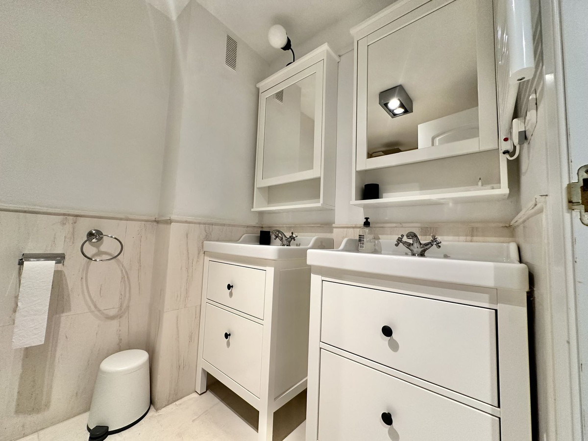 2 Bedroom Apartment in Mijas - Photo 7