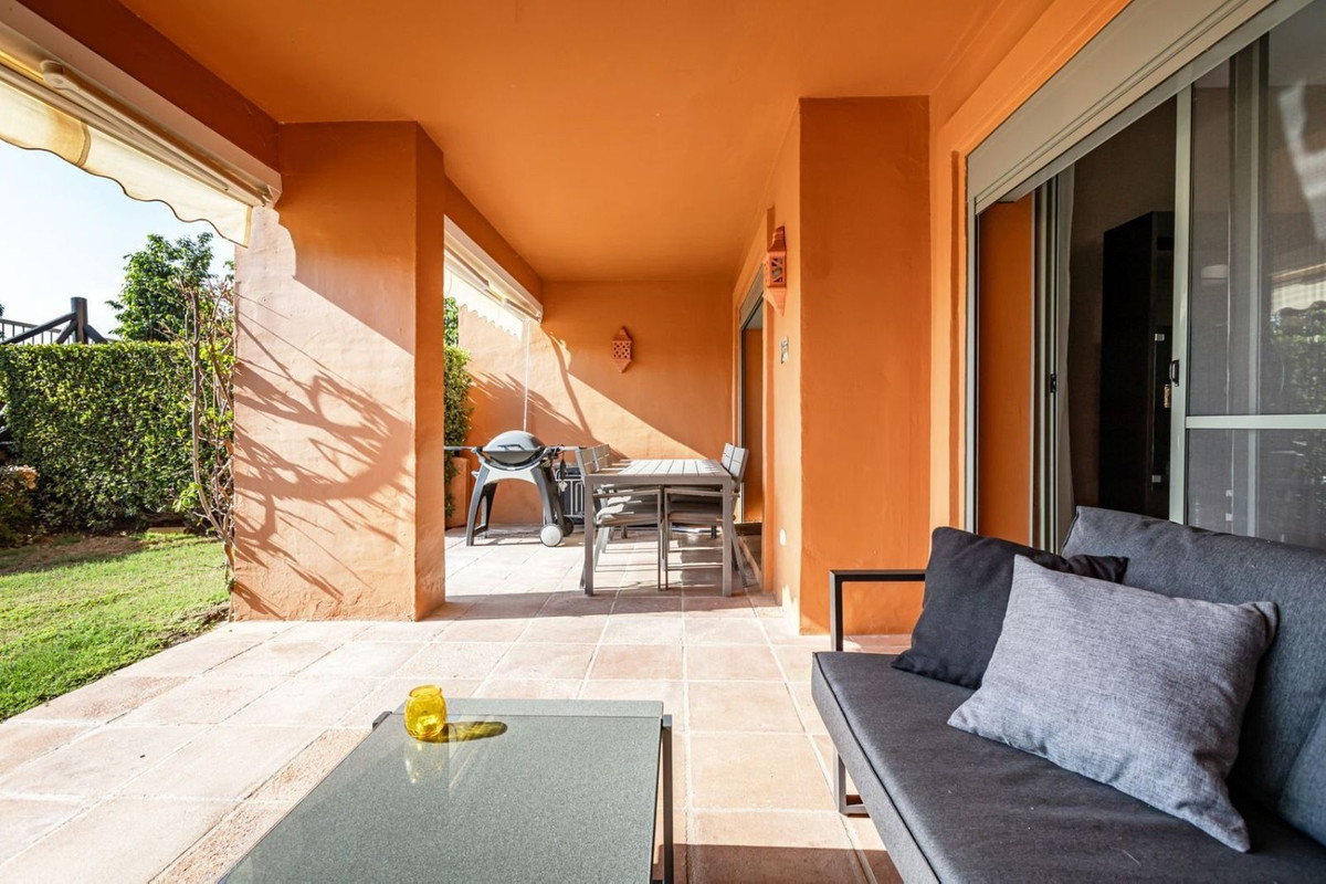 2 Bedroom Apartment in Benahavís - Фото 2