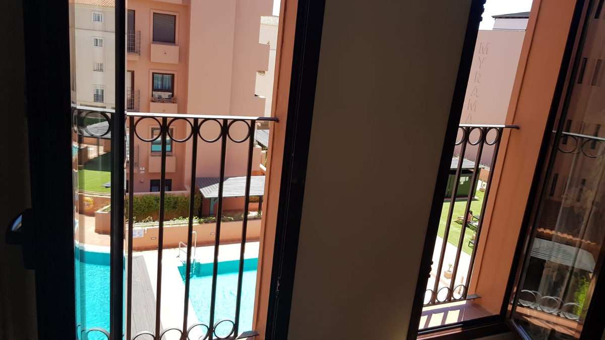 4 Bedroom Apartment in Benalmádena - Photo 27